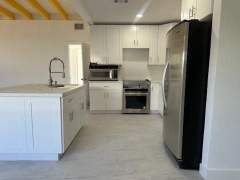 Foto del edificio - 821 N B St