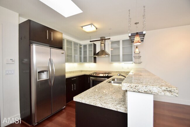 Foto del edificio - 2 br, 2 bath House - 75 Moss Street #14