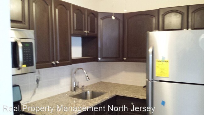 Building Photo - 1 br, 1 bath House - 25 River Rd #A15