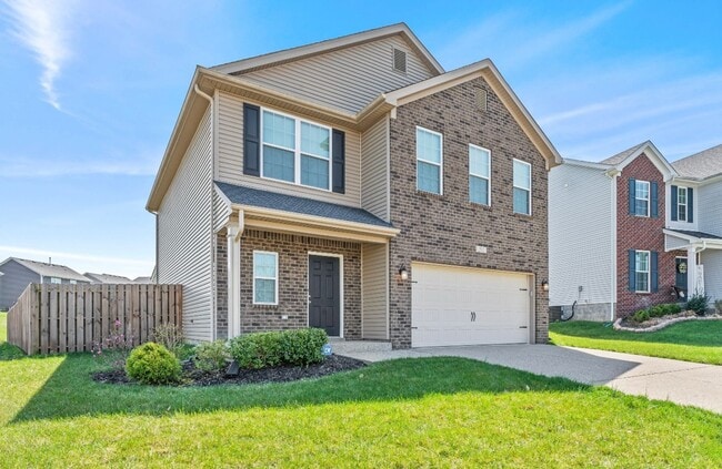 Foto del edificio - 4-Bedroom with Fenced Yard