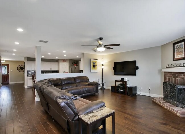 Foto del edificio - 1007 Shelborn Dr