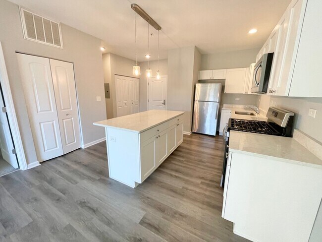 Foto del edificio - 301 N Madison St