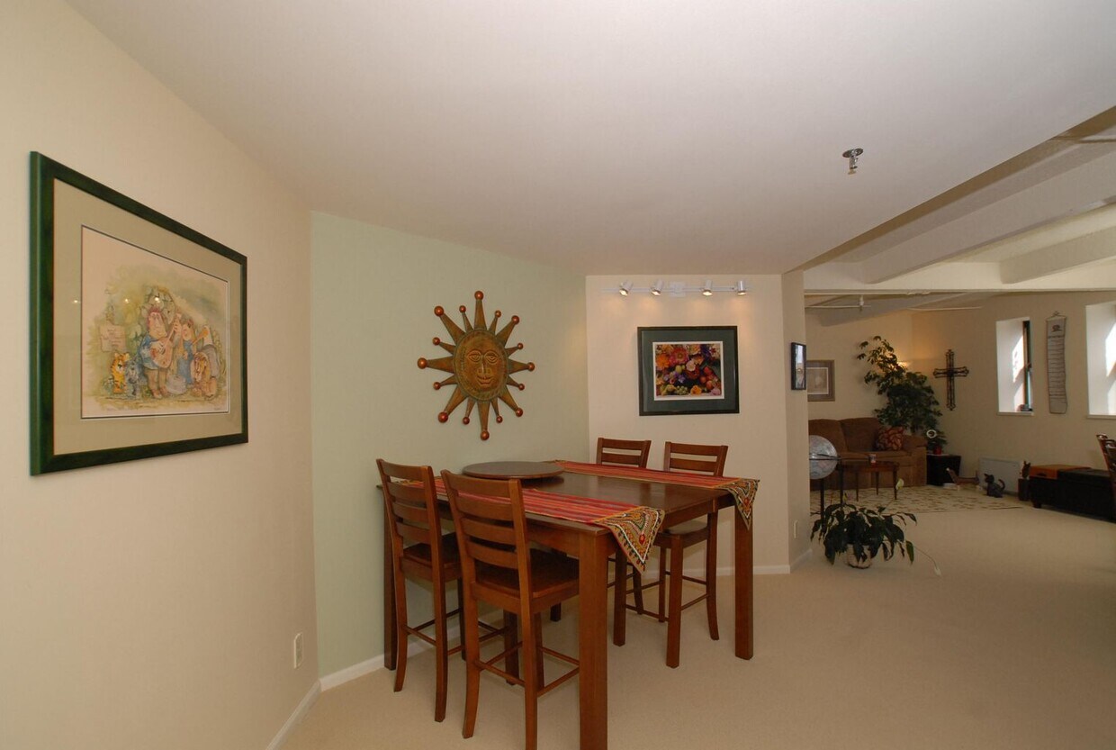 270 E Highland Ave Unit 914, Milwaukee, WI 53202 Condo for Rent in Milwaukee, WI