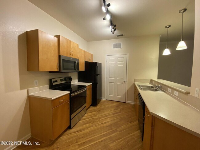 Foto del edificio - 8290 Westgate Dr