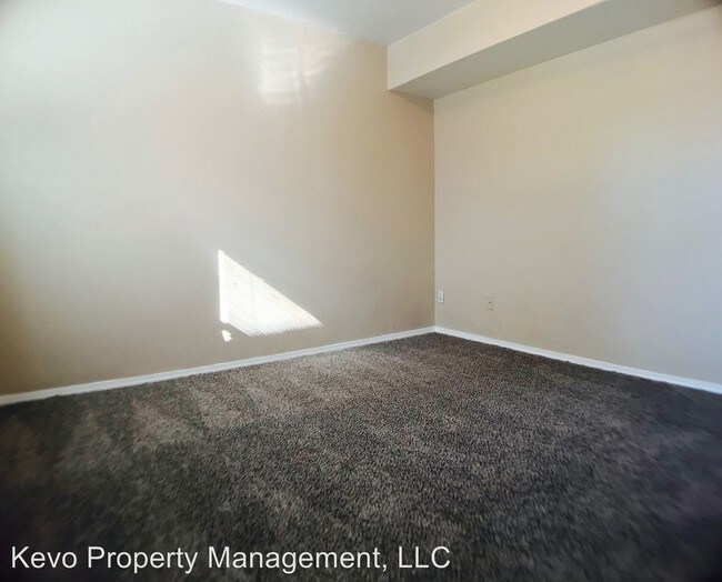 Building Photo - 843 East Dr