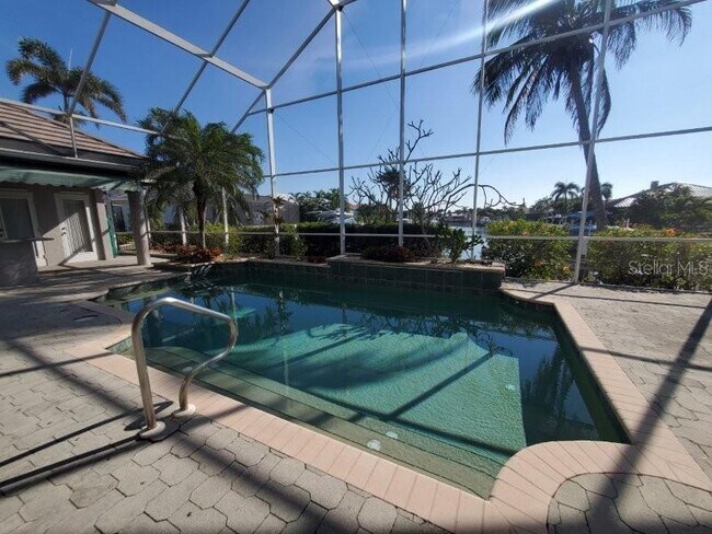 Building Photo - 811 W Henry St