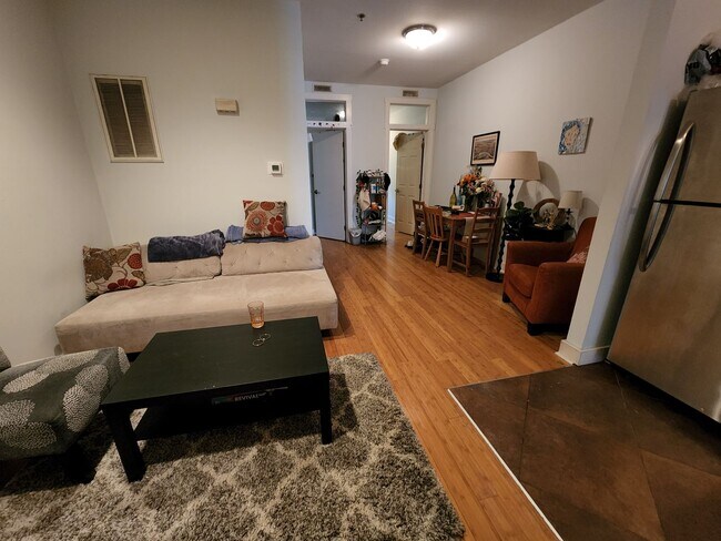 Building Photo - Modern 3 bedroom WITH PRIVATE DECK - 8/1! ...