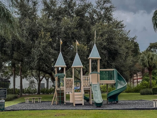 Foto del edificio - 251 SW Palm Dr