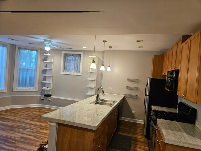 sala de estar - 3450 N Bosworth Ave