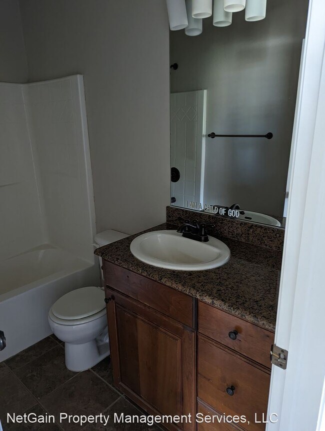 Building Photo - 4 br, 2.5 bath House - 1212 South Bristlec...