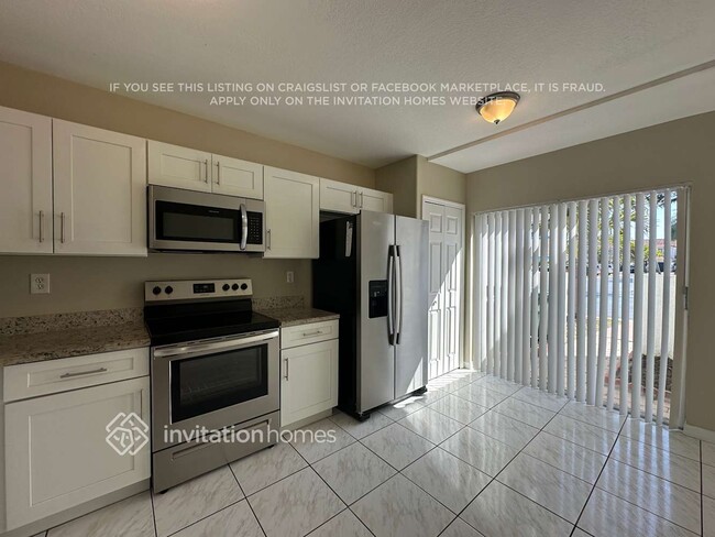 Foto del edificio - 4856 NW 116th Ct