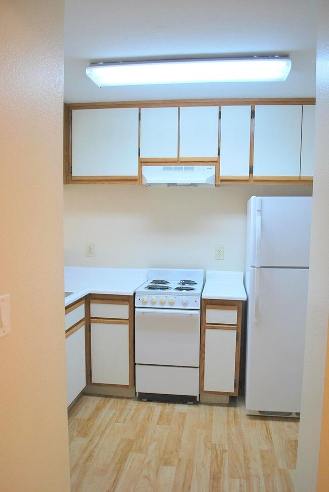 Building Photo - NEW PRICE ! Beautiful STUDIO Condo at Sien...