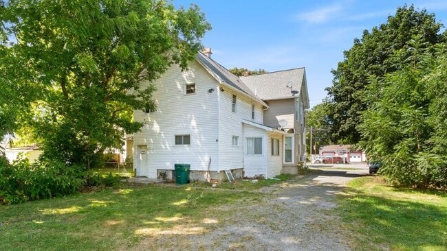 Building Photo - 1179 Lyell Ave