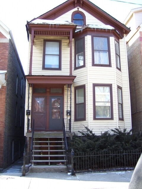 Building Photo - 2716 N Marshfield Ave