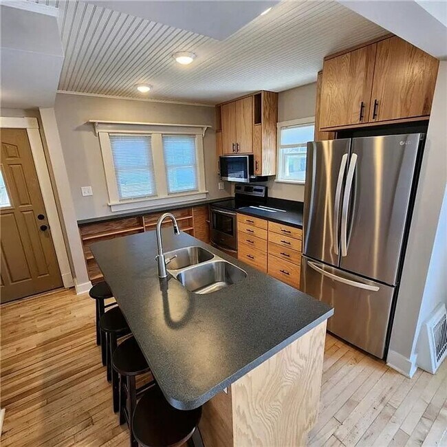 Foto del edificio - 941 Summer St