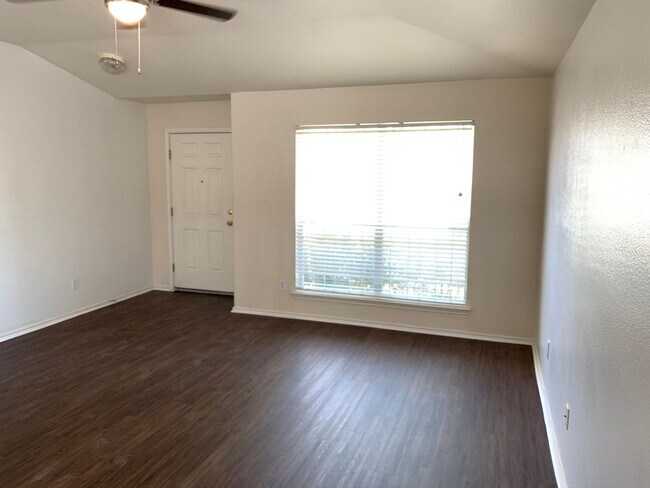 Foto del edificio - Charming Home Awaits: Spacious & Modern Living in a Prime Location