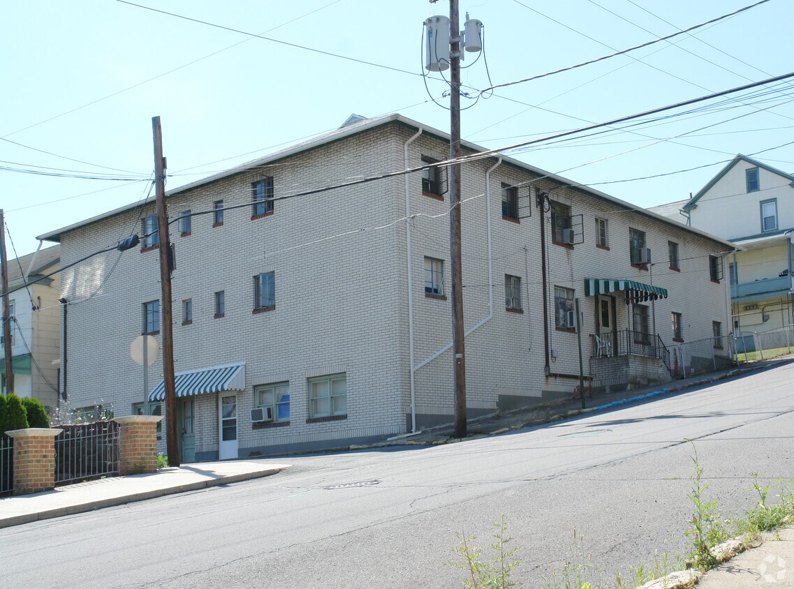 41 S Oak St, Coal Township, PA 17866 Apartments in Coal Township, PA
