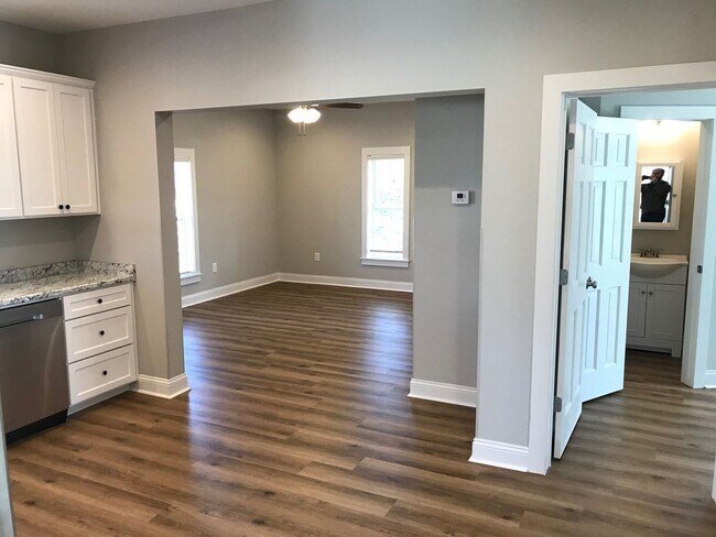 Building Photo - Newly Renovated Home in Oconee County