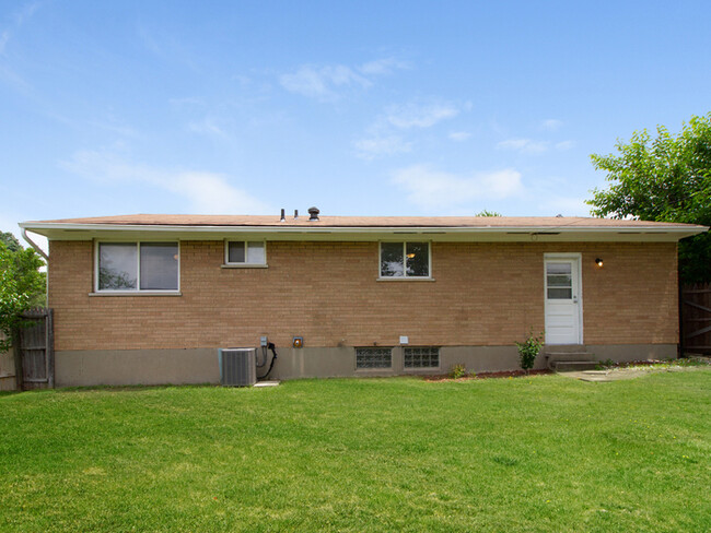 Building Photo - Beautiful Forest Park Home !!!!!