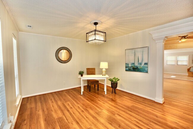 Foto del edificio - Adorable 3-Bedroom Home Ready 12-05-25!! Fenced Backyard - Pet Friendly - Open Floor-Plan!