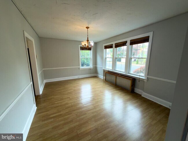 Building Photo - 409 Sanhican Dr