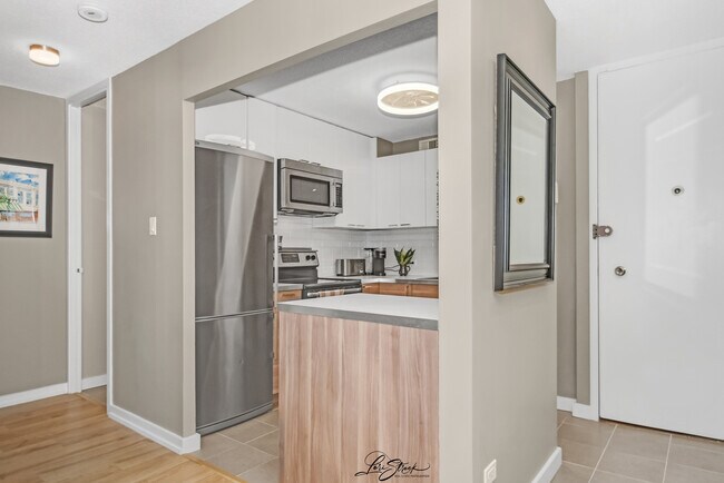 Building Photo - 1340 N Dearborn St