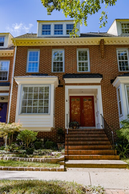 Building Photo - 817 Botetourt Gdns