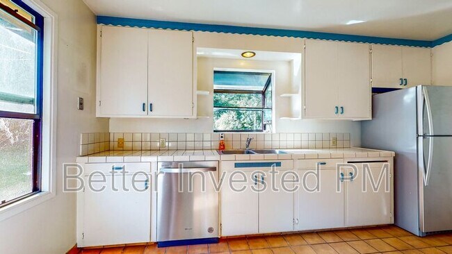 Building Photo - 239 Live Oak Dr