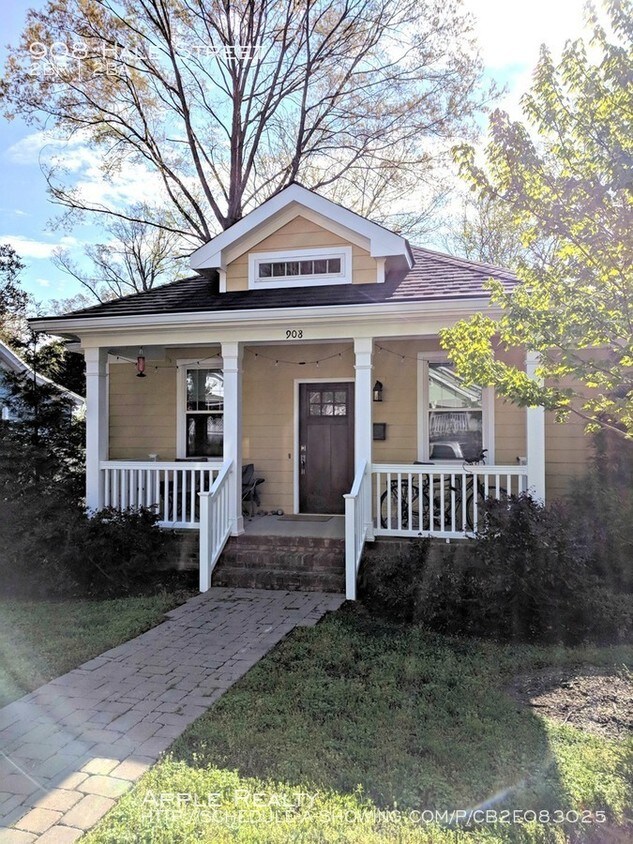 Primary Photo - 908 Hale St - Available mid July