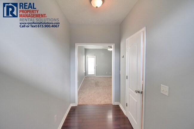 Foto del edificio - Great 3 bedroom 2.5 bath plus loft and att...
