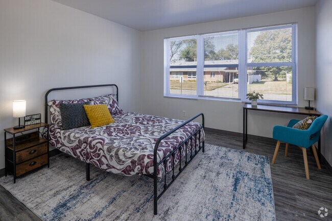 2 habitaciones, 1 baño - 765 pies cuadrados - Modelo - Dormitorio principal - West Liberty Point