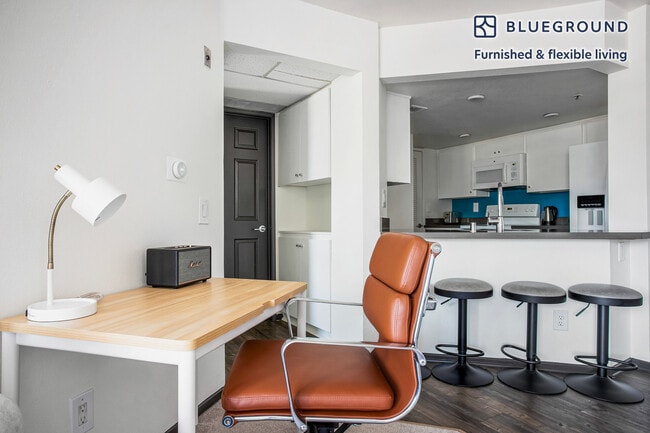 Foto del edificio - 10989 Bluffside Dr