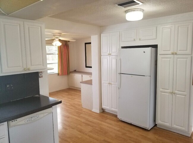 Foto del edificio - 10140 Glen Moor Ln