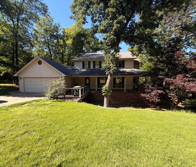 Foto del edificio - Discover this spacious 4-bedroom, 2.5-bathroom home in Russellville, AR