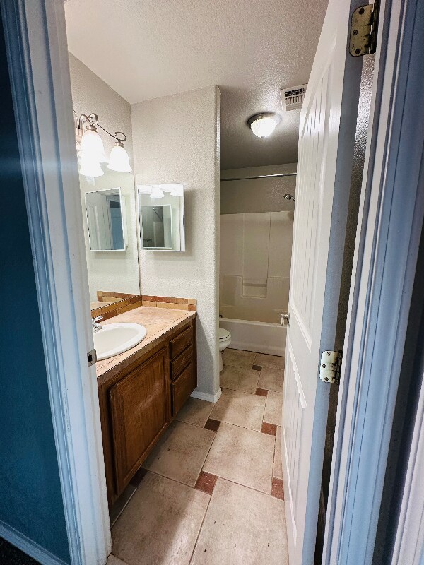 Building Photo - 811 S Wyoming Ave