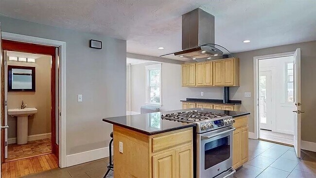 Building Photo - 268 Burncoat St