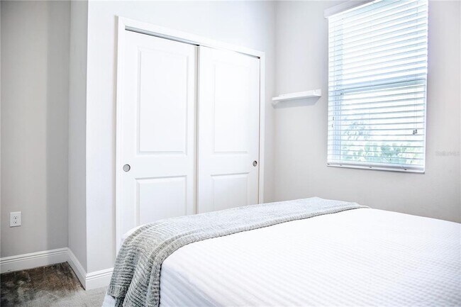 Building Photo - 10452 Laguna Plains Dr