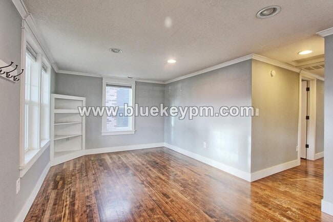 Foto del edificio - 2 Bed, 1 Bath Bungalow in Vancouver at 4th Plain Blvd and Franklin Ave