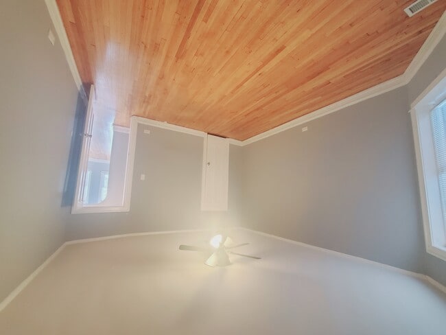 Building Photo - 7836 S Jeffery Blvd