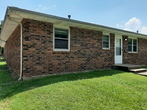 Building Photo - 1417 E Cairo St