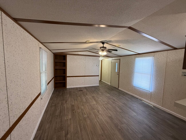 Building Photo - 109 Rainbow Ave