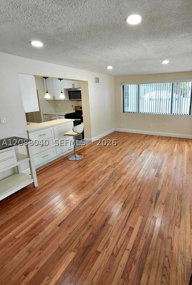 Foto del edificio - 1623 Plunkett St