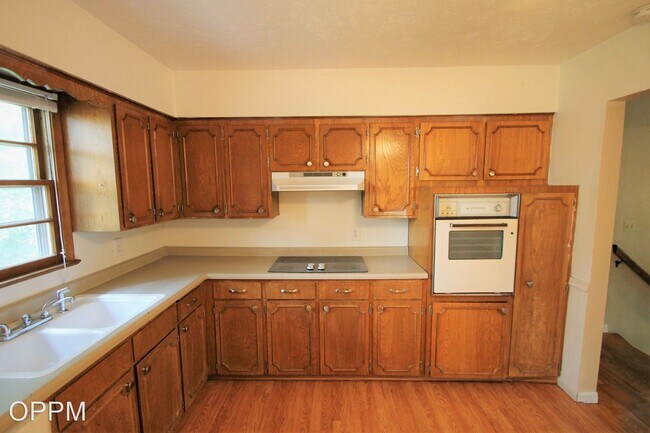 Building Photo - 4 br, 1.5 bath House - 5312 S. 106th St.
