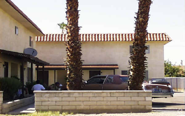 Primary Photo - 73450-73460 Catalina Way