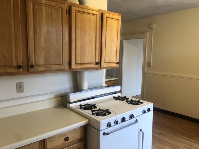 Building Photo - METICULOUSLY MAINTAINED 2 BR Near Bike Path