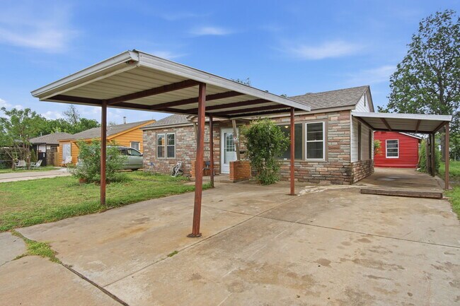 Foto del edificio - 2228 NE 23rd St