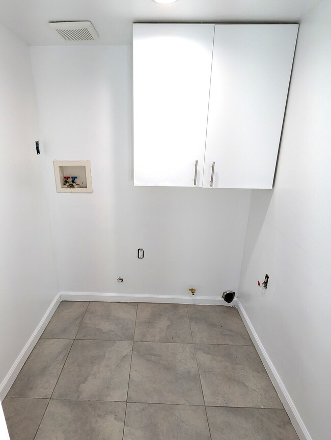 Laundry Room - 7635 Birchleaf Ave