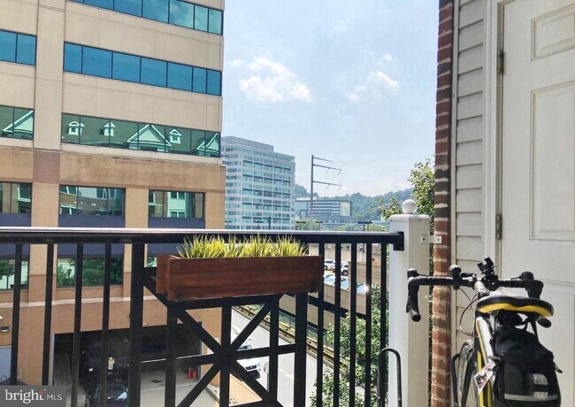 Foto del edificio - 200 W Elm St