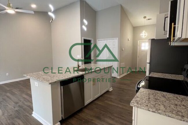 Foto del edificio - Beautifully Updated 4BR/2BA Home with Modern Finishes and Newly Built Dog Park!