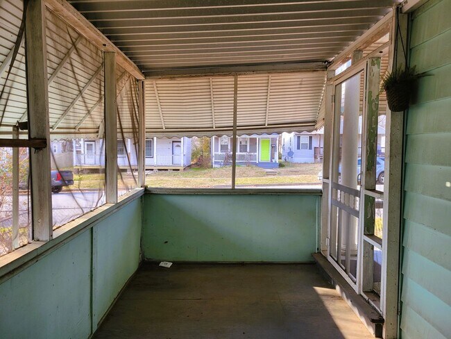 Foto del edificio - Remodeled bungalow in Church Hill with 3 bedrooms and 1 full bath